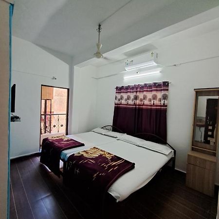 Goldan Palece Hotel ตริมบาก ภายนอก รูปภาพ