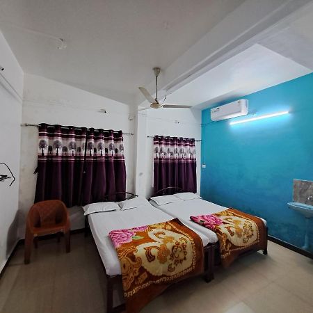Goldan Palece Hotel ตริมบาก ภายนอก รูปภาพ