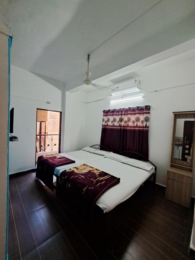 Goldan Palece Hotel ตริมบาก ภายนอก รูปภาพ