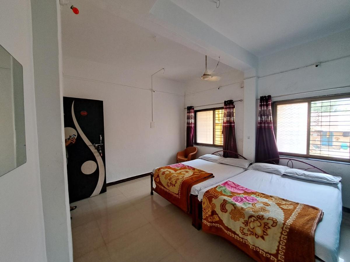Goldan Palece Hotel ตริมบาก ภายนอก รูปภาพ