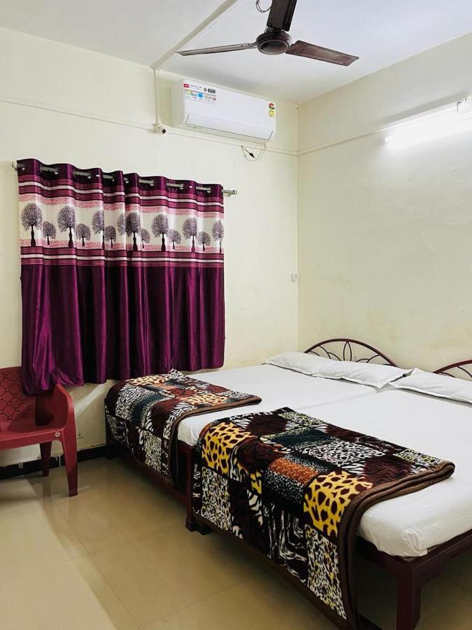 Goldan Palece Hotel ตริมบาก ภายนอก รูปภาพ