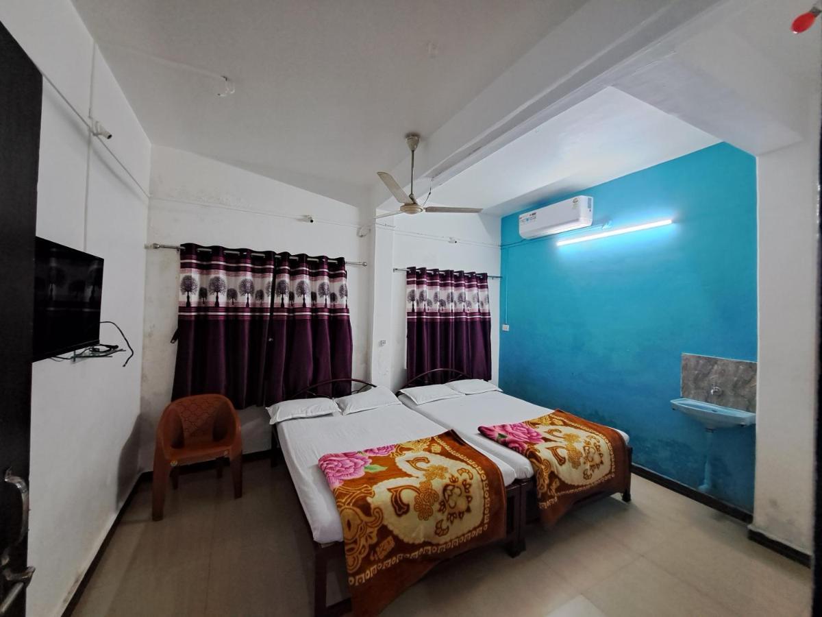 Goldan Palece Hotel ตริมบาก ภายนอก รูปภาพ